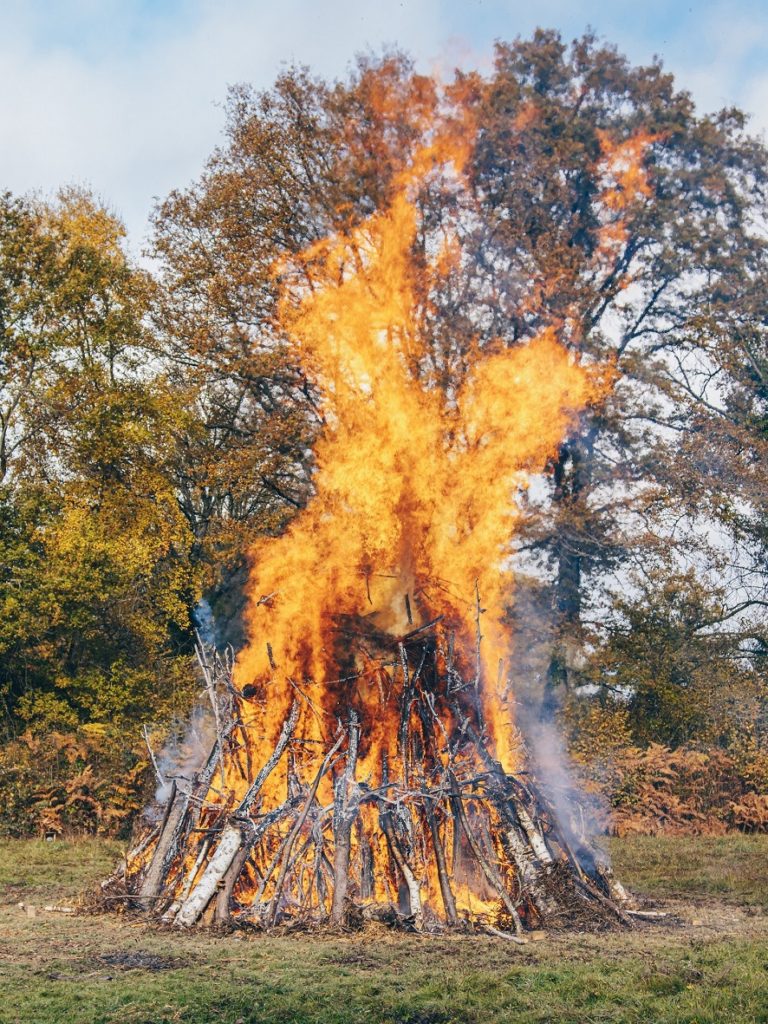 Masahiro SUZUKI  « Mise à feu mis en monde  La tour en argile grise »  résidence de recherche  printemps 2020 – automne 2021